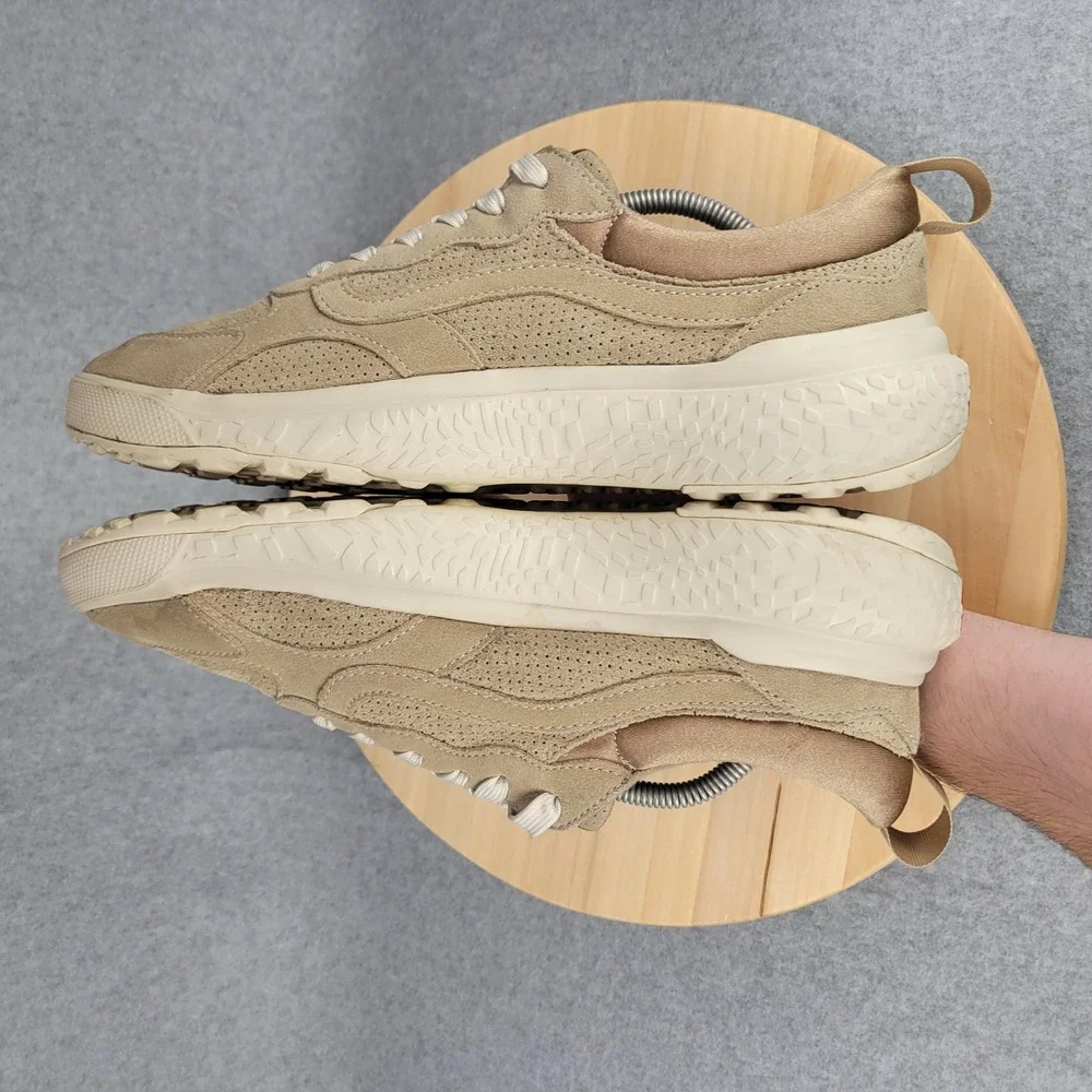 Vans UltraRange VR3 Mens Size 11 Tan Suede Perforated Low Top Sneakers